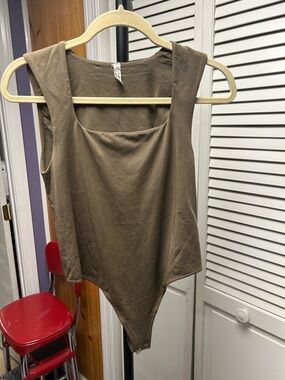 Nwot Sleeveless Square Neck Bodysuit